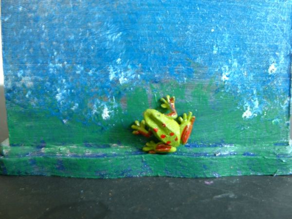 Frog/Pear Box